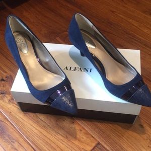 Alfani navy heels